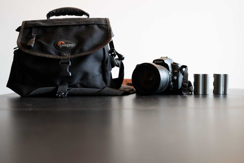 Nikon D90 + bateriaa extra + Mochila de transporte + objetiva 18-105