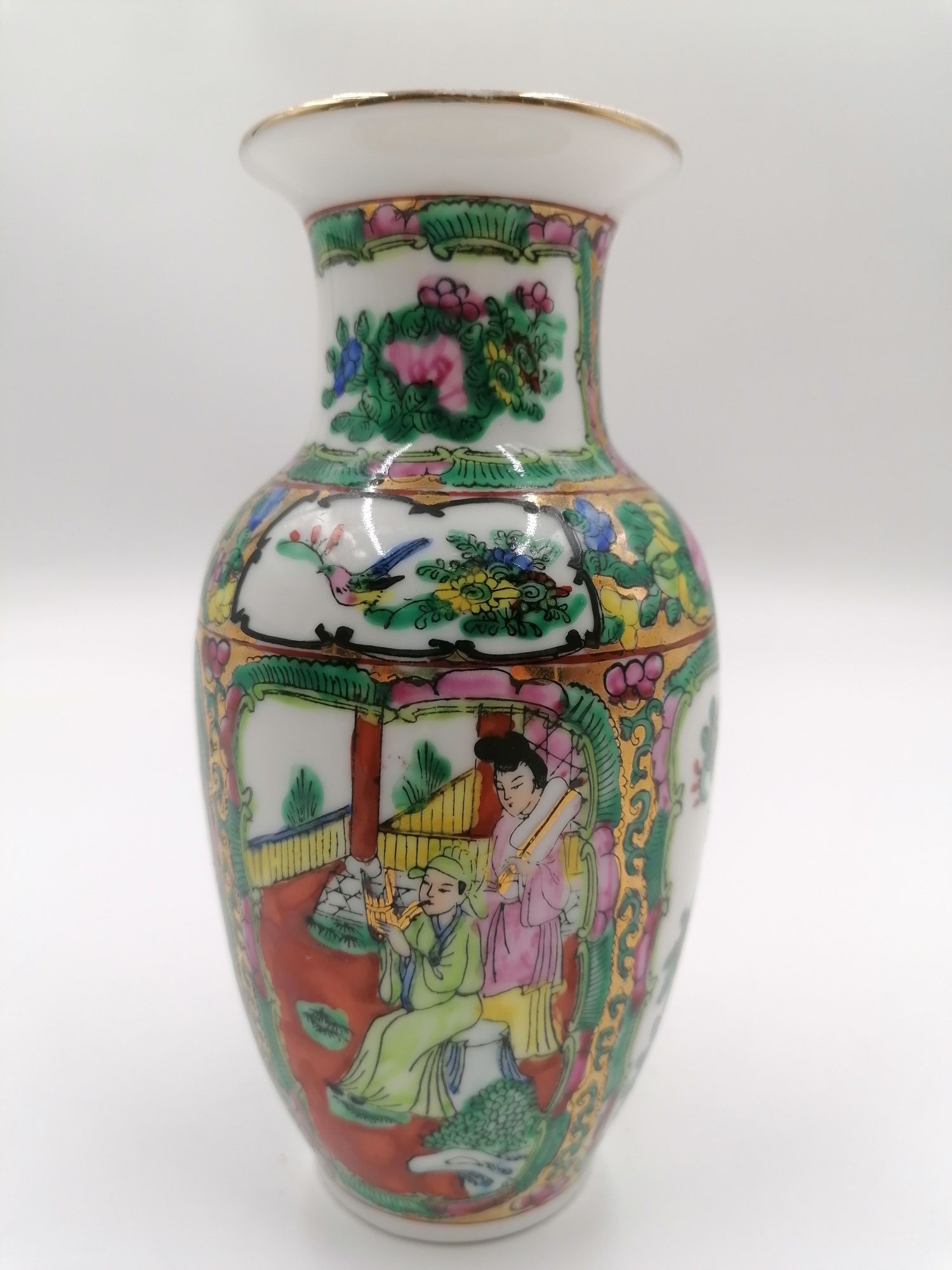 Śliczny chiński ręcznie malowany wazon sygnowany