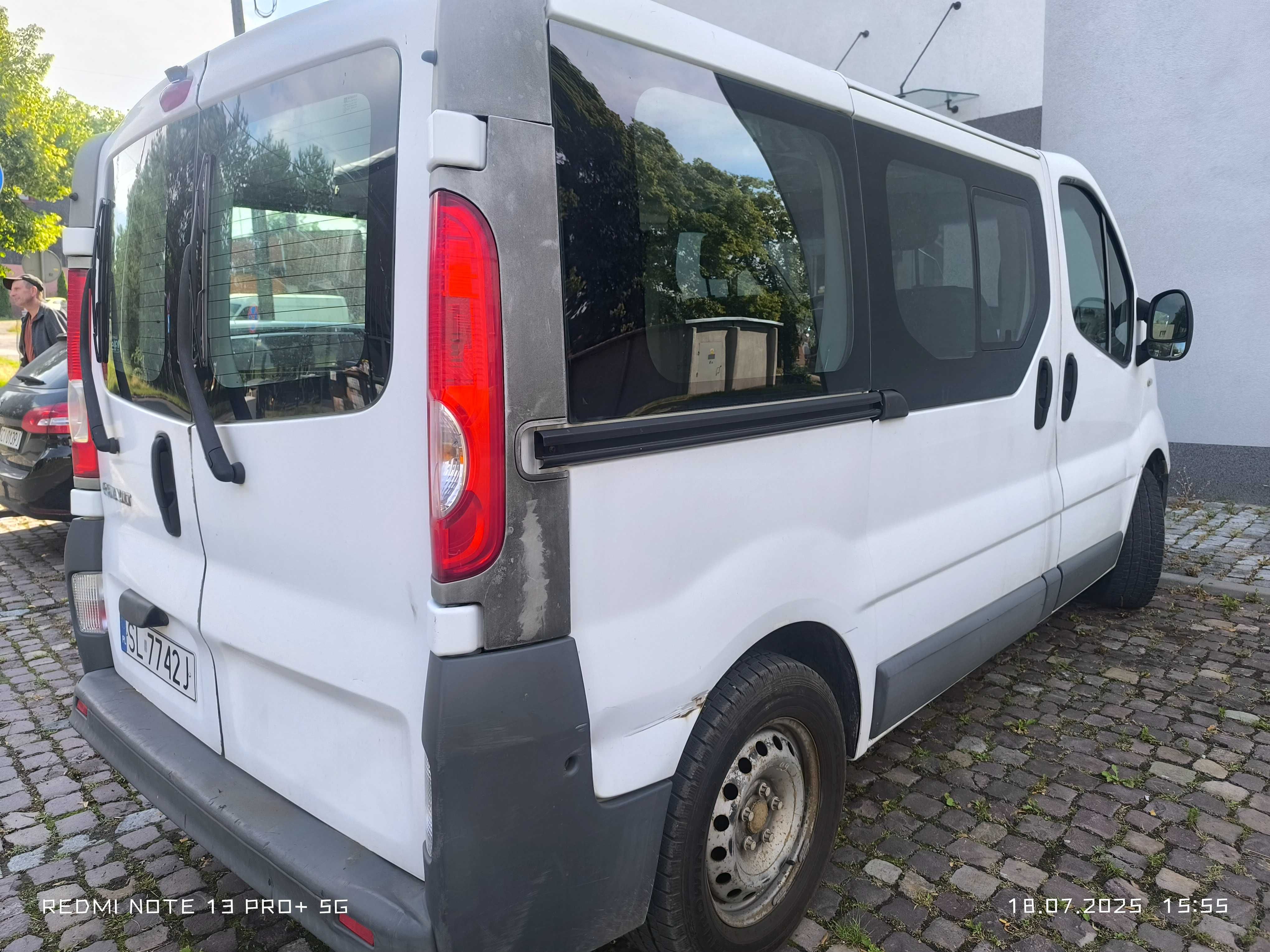 Renault Trafic l1h1 brygadówka 6  osób  klima