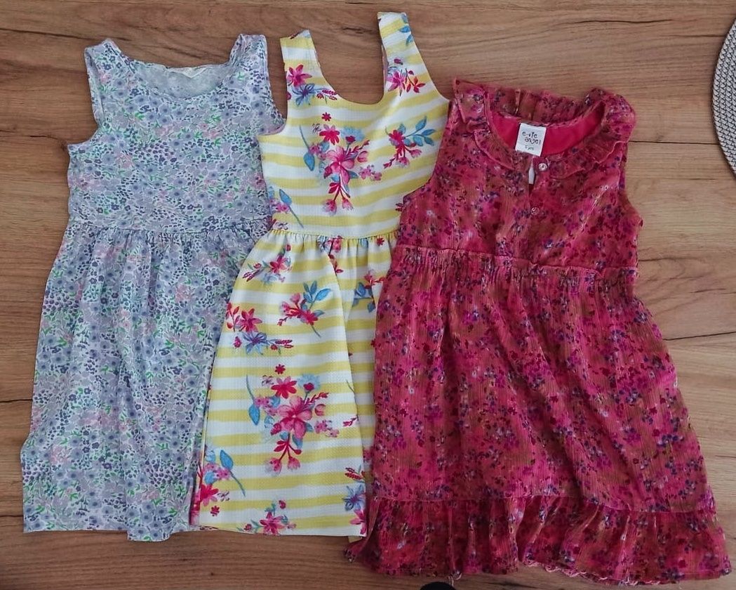 Sukienki dla dziewczynki w wieku 6-7 lat