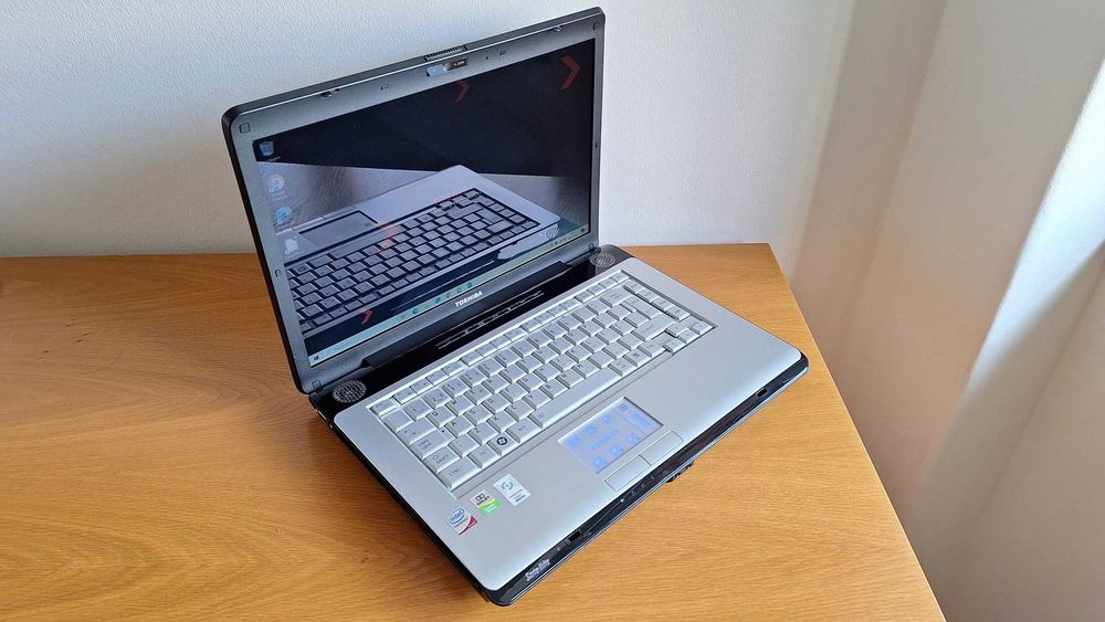 Toshiba A200- Intel T8300 2.4GHz- 4GB Ram- HDD 500GB