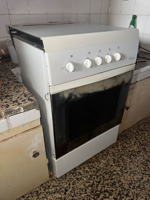 Fogão Balay com forno elétrico e placa a gás