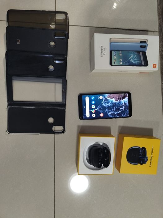 смартфон xiaomi Mi А2 Redmi і безпровідні наушники realme