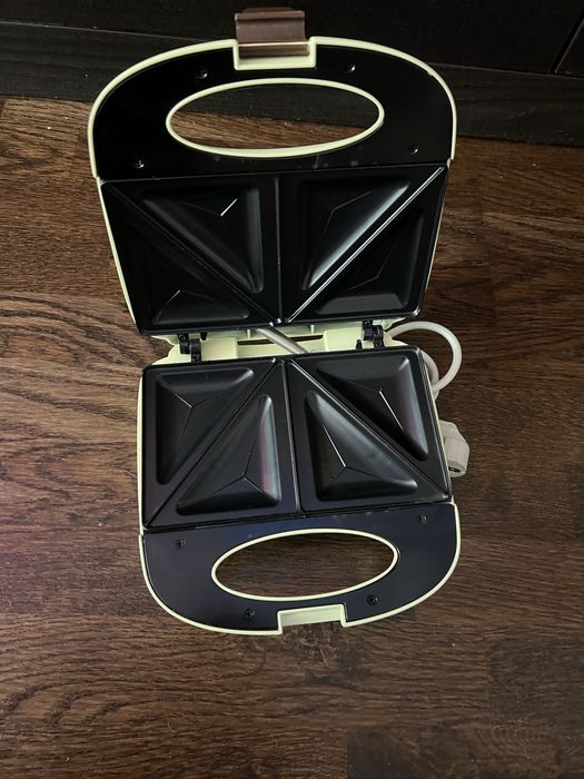 Сендвичница MAGIO MG-360