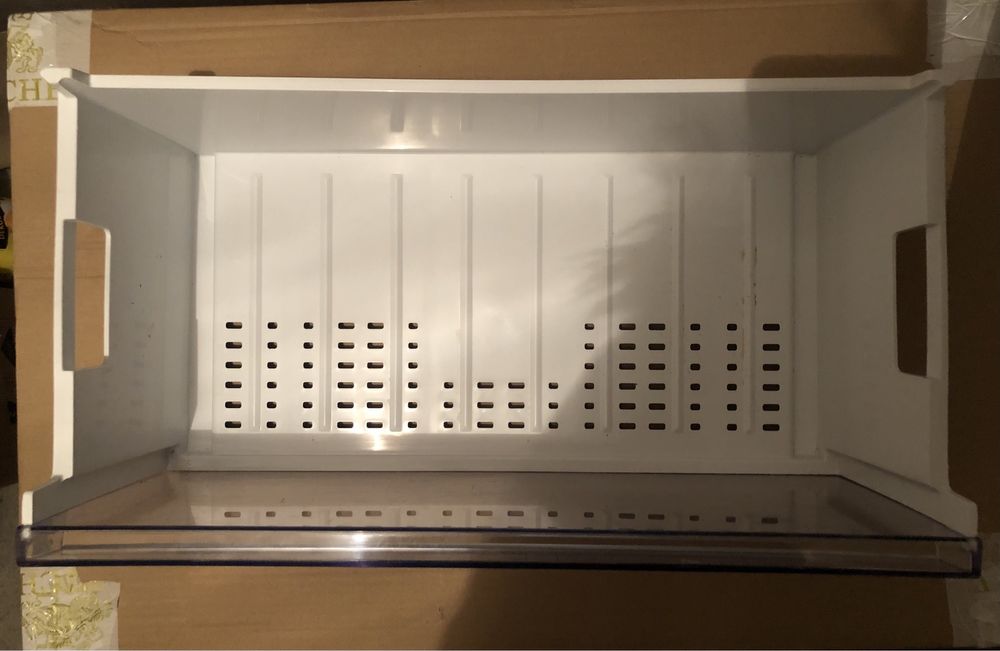 Górna szuflada do zamrażarki lodówka BEKO K70520NEG szerokość 70cm