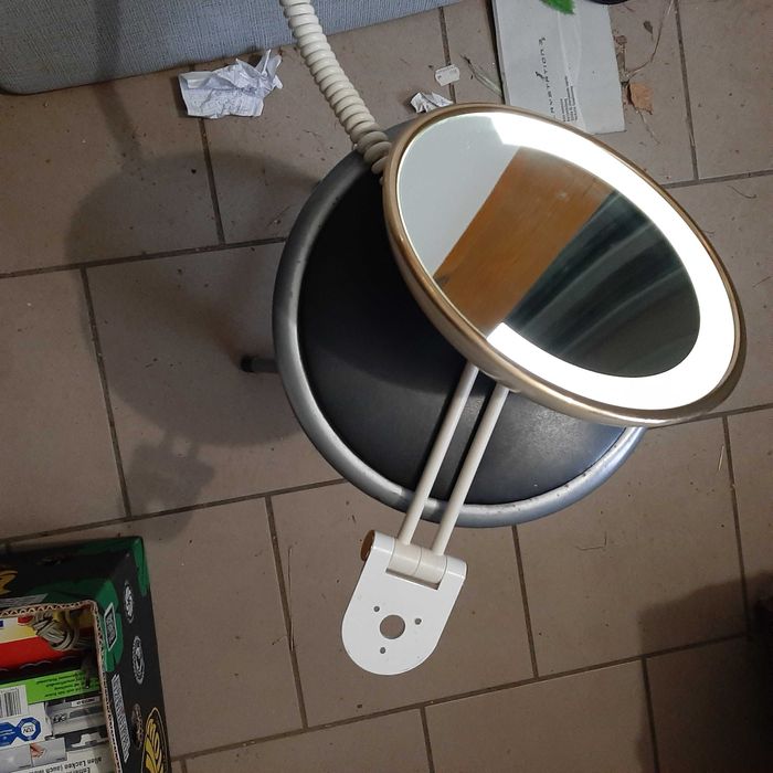 Lusterko łazienkowe,podświetlane.