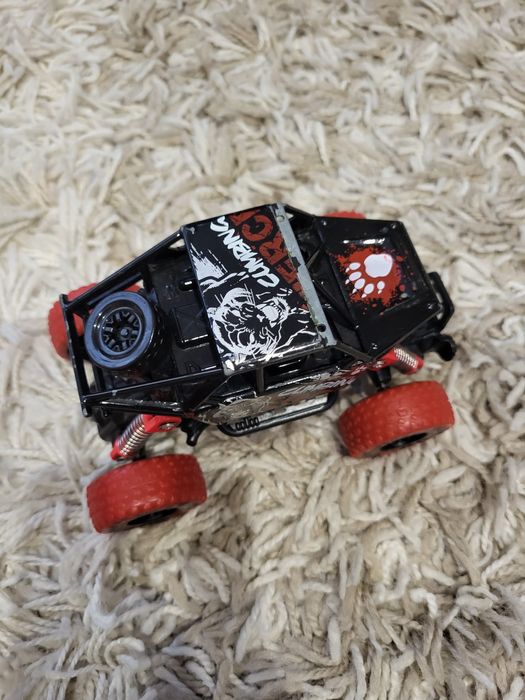 Машинка, на пружинах колеса