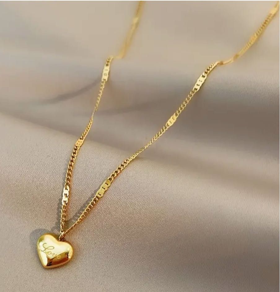 Colar Dourado Coração "LOVE" NOVO