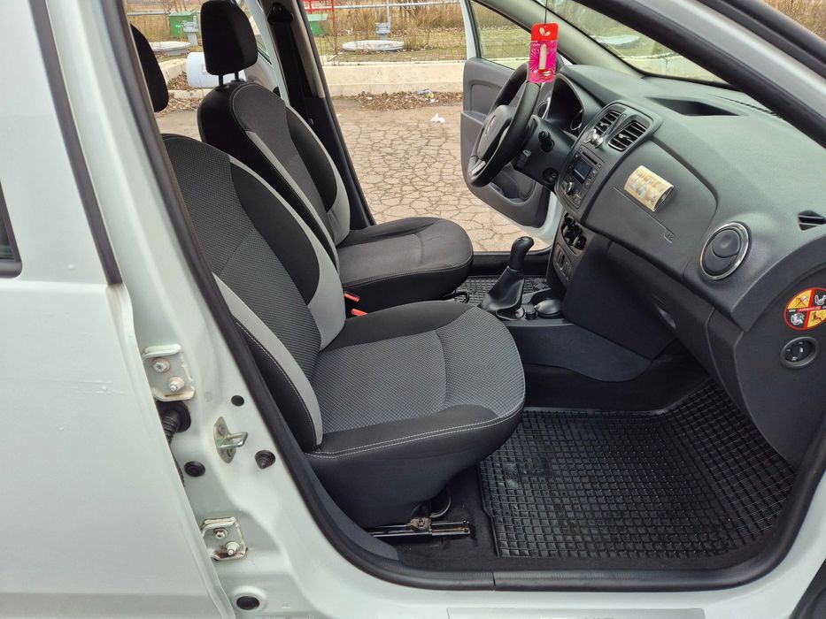 Renault Logan 2016г 1.2двигатель 114тыс км пробег