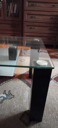 Stolik - jamnik z dwoma szklanymi blatami