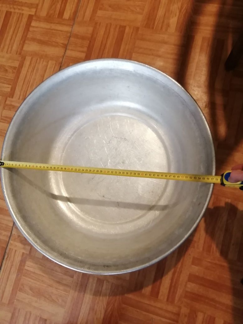 Кастрюли, миски, чашки эмалированные, алюминиевые, стекло.