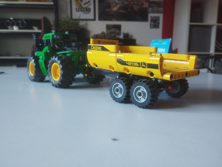 LEGO technic traktor John Deere
