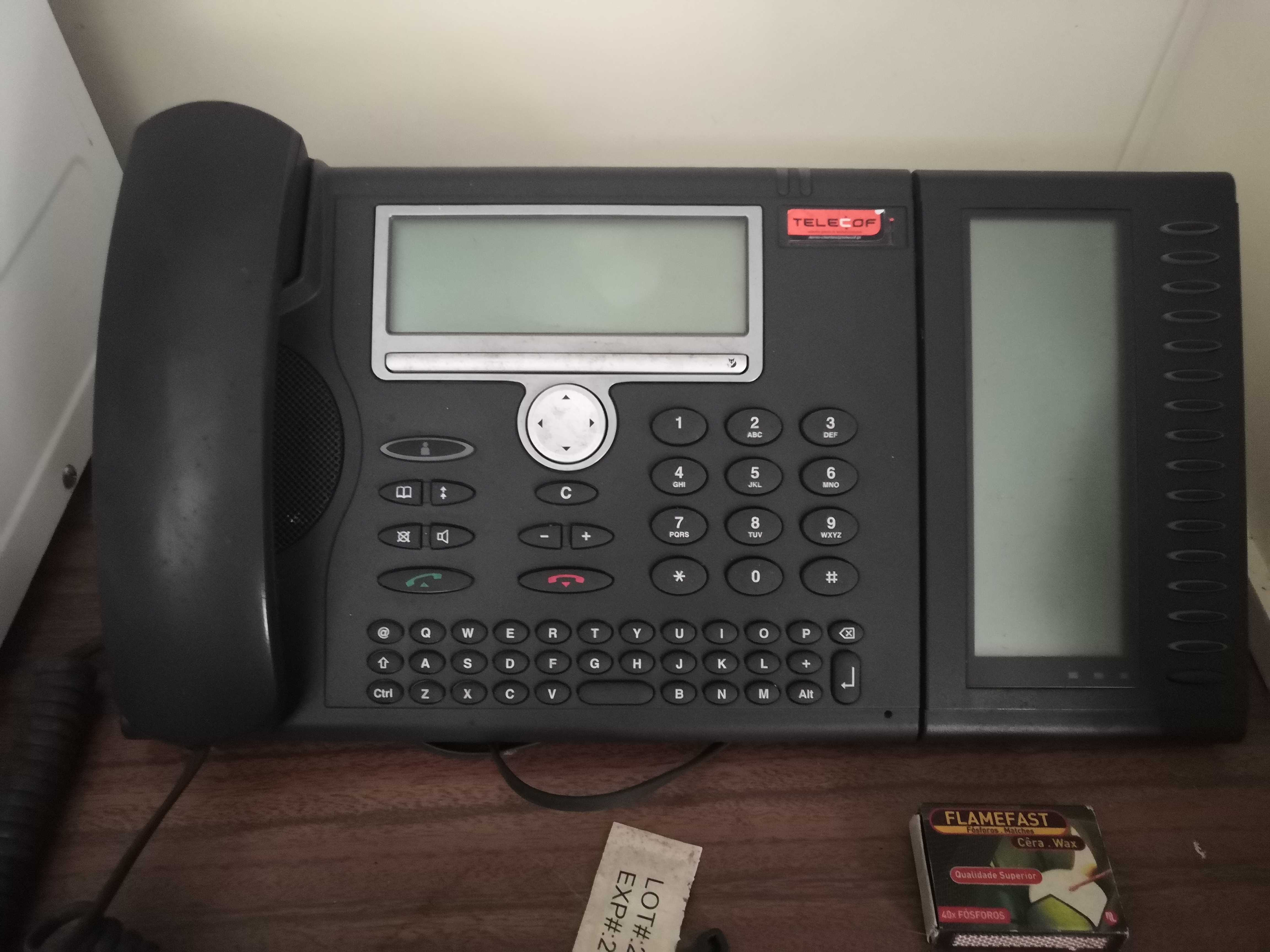 Telefone digital avançado com grande ecrã