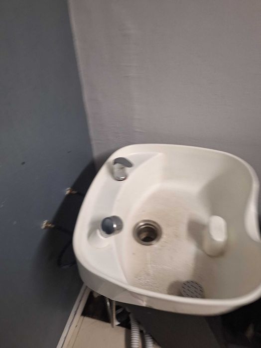 Esta muito nova vendo barato