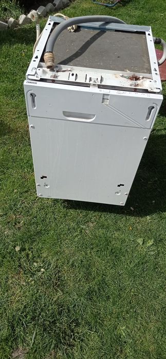 Посудомиюча машина.