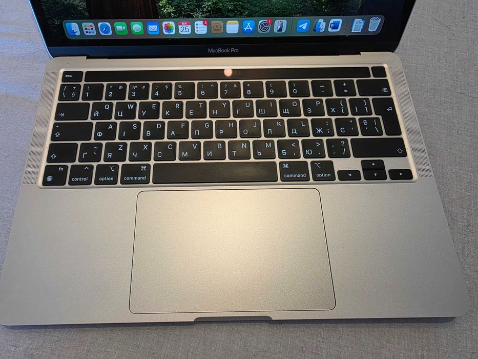 MacBook Pro Silver M2 / 8GB / 256GB з Touch Bar