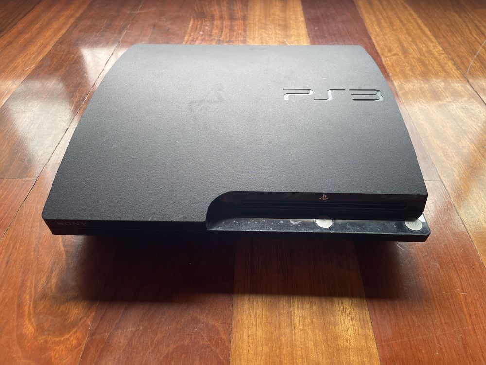 Vendo PS3 ( Com YLOF) (Se quiser pode pedir os comandos tenho 4)