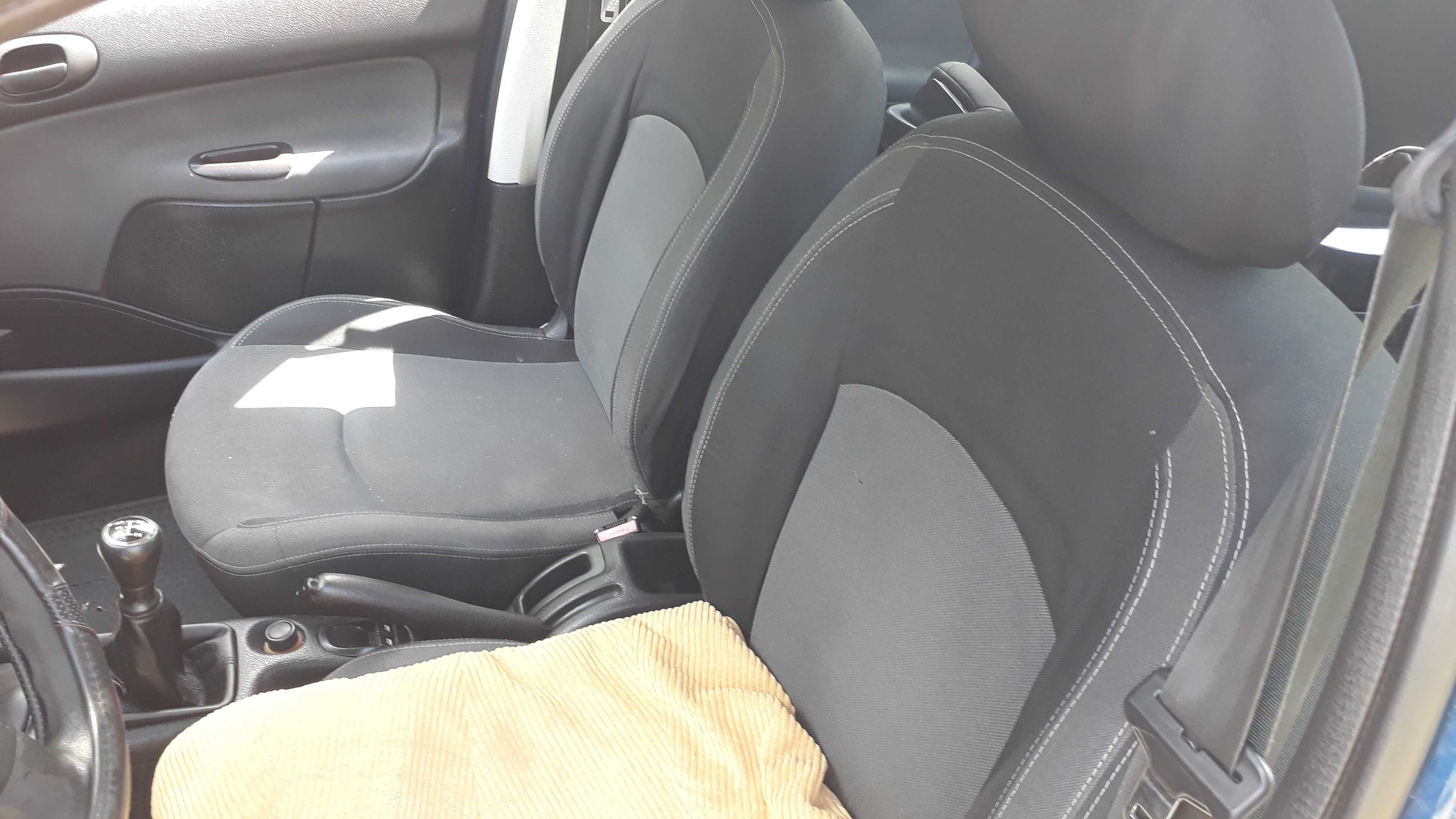 Продам автомобіль Peugeot 206