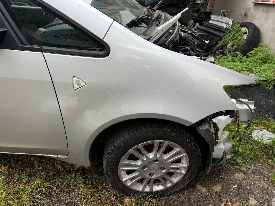 MITSUBISHI COLT VI LIFT 08-12 3D BŁOTNIK PRAWY PRZÓD KOLOR A50