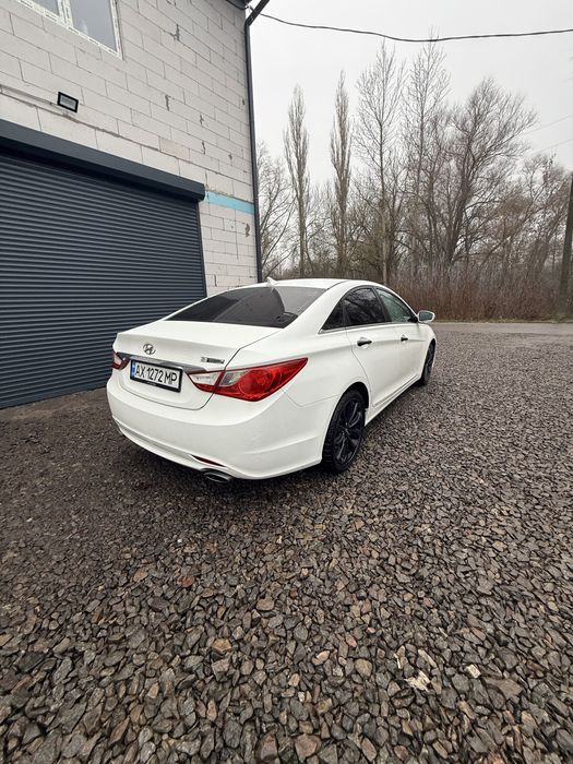 Хюндай Соната 2011 рік