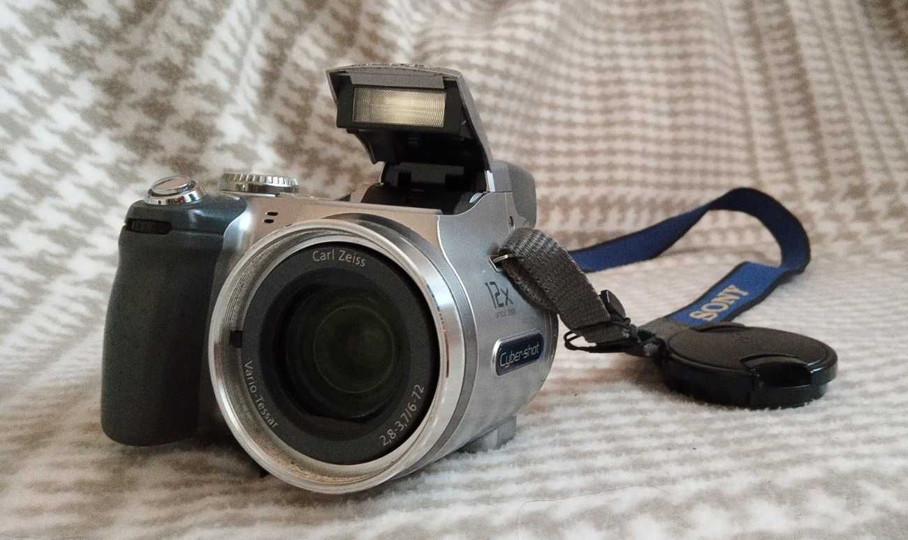 Цифровой фотоаппарат Sony Cyber-Shot DSC-H2