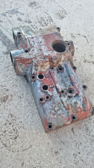 Pokrywa podnośnika Ursus c360 c355 ciągnik 4011 Korpus