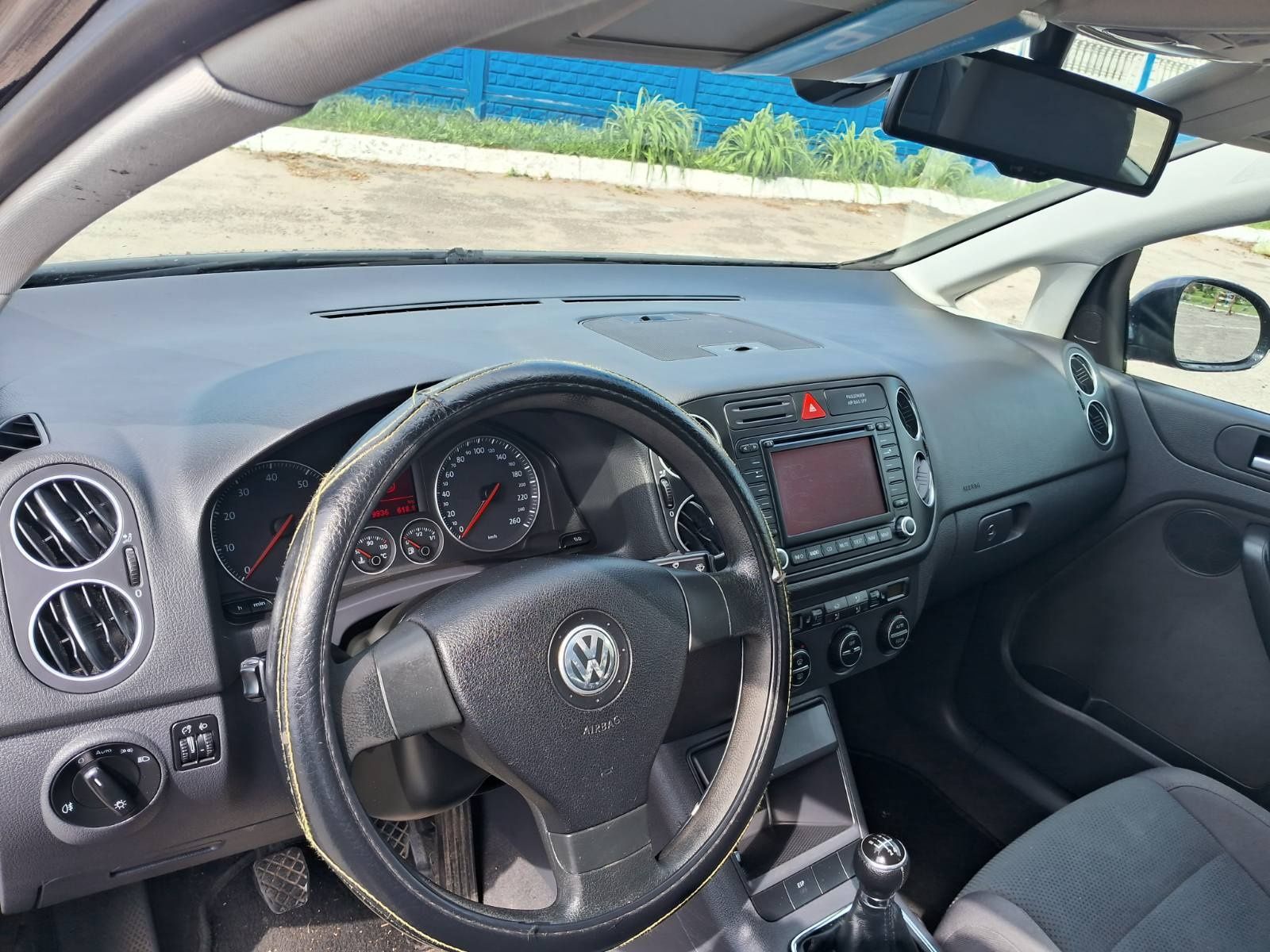 Продам aвто VW Golf 5 plus MPI 1.6 бензин