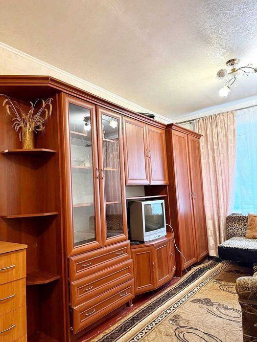 В оренду здається кімната в гуртожитку по вул. Нижньосироватська