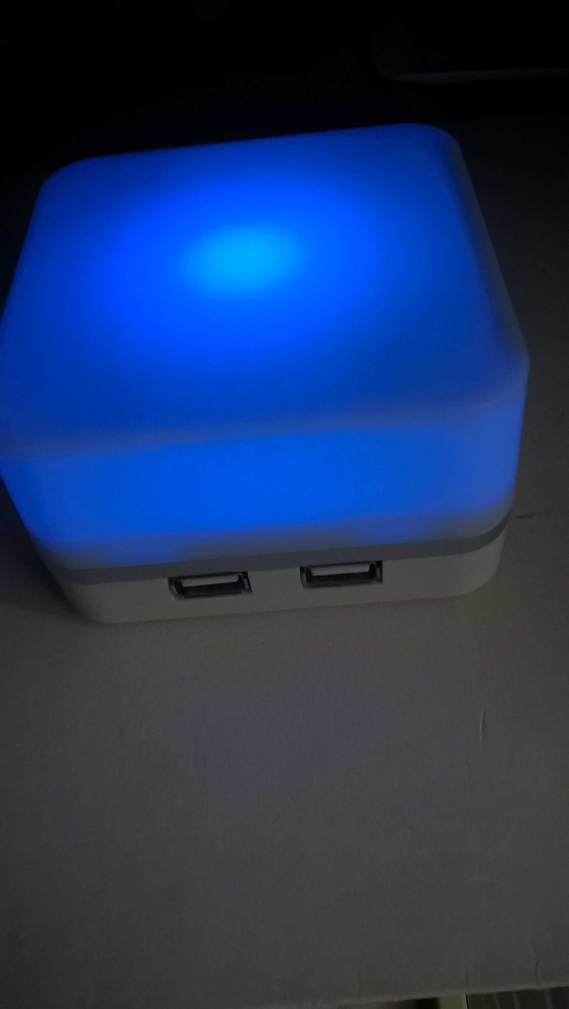 rozgałęziacz USB na 4  kable z wbudowaną  lampką LED