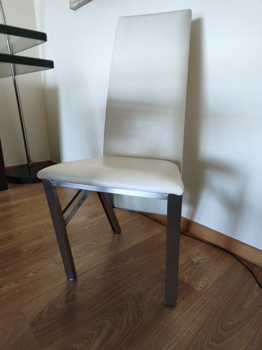 Vendo cadeiras de pele bege de sala