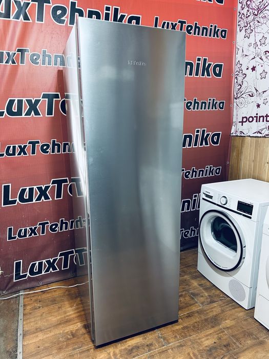 Морозильна камера Miele FNS 4882 D