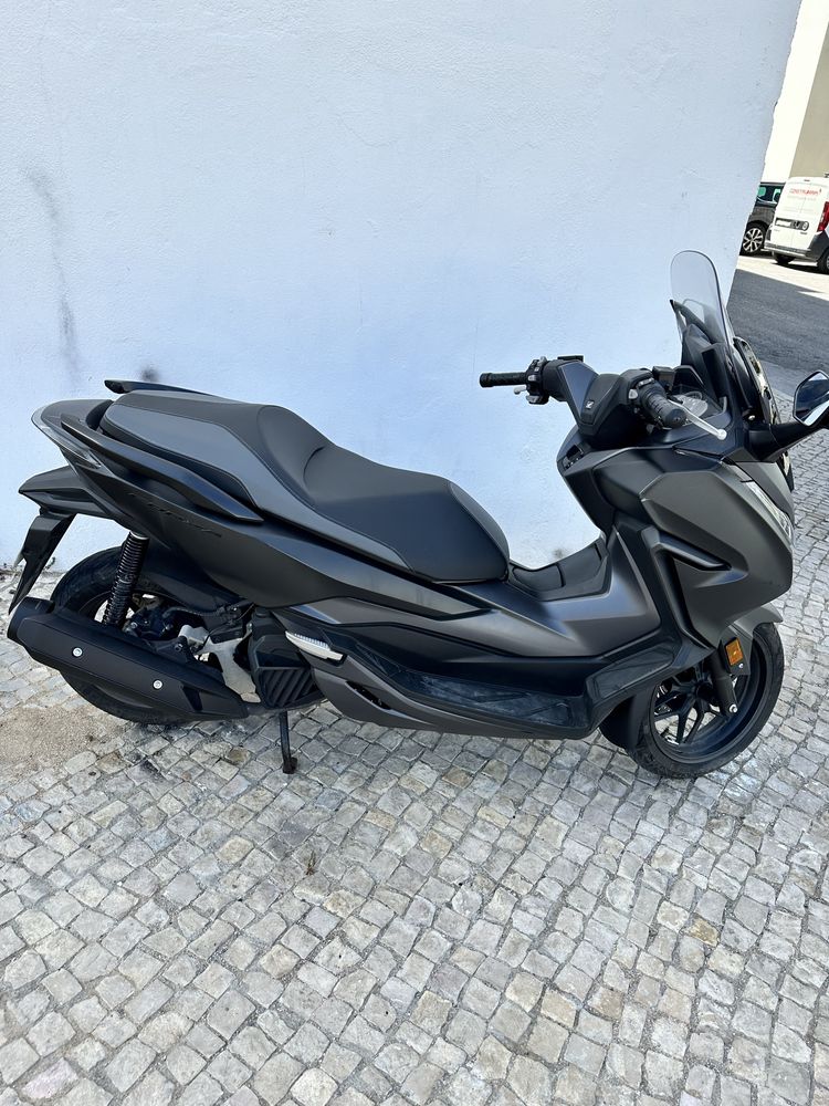 Honda Forza 125 com 4200kms