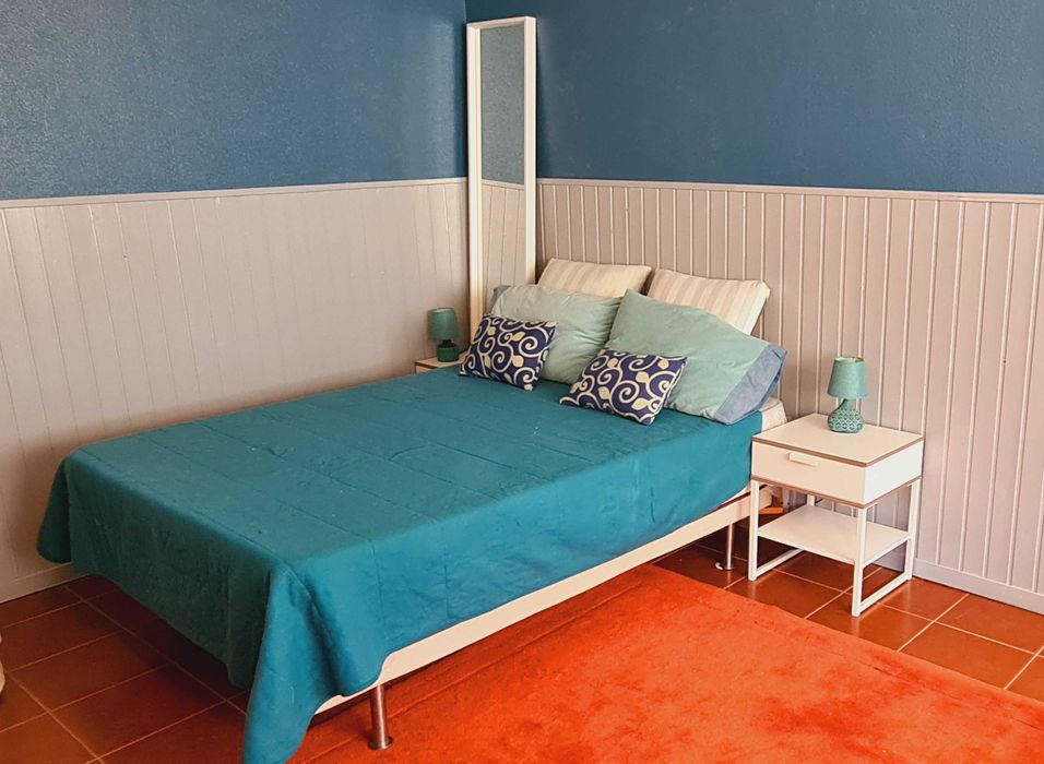 Cama de casal completa e… com OFERTA!