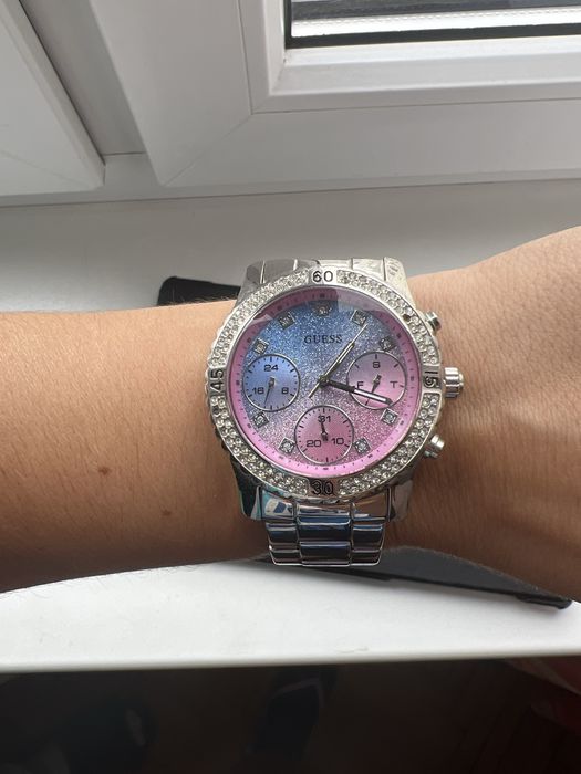 Часи Guess у гарному стані