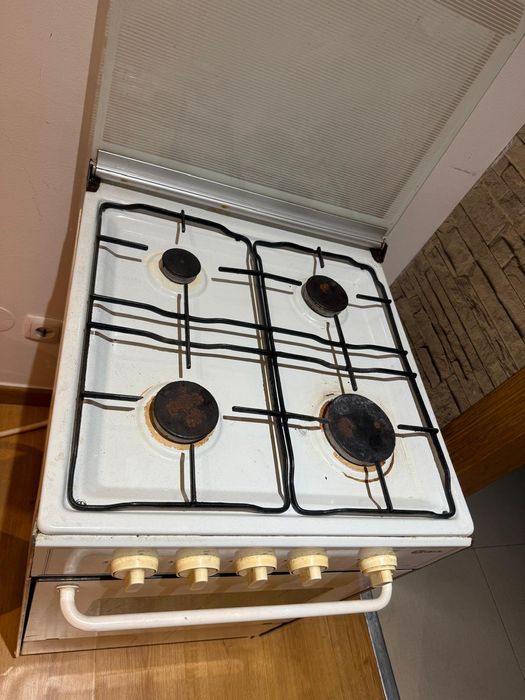 Vendo fogão usado com bilha de gás