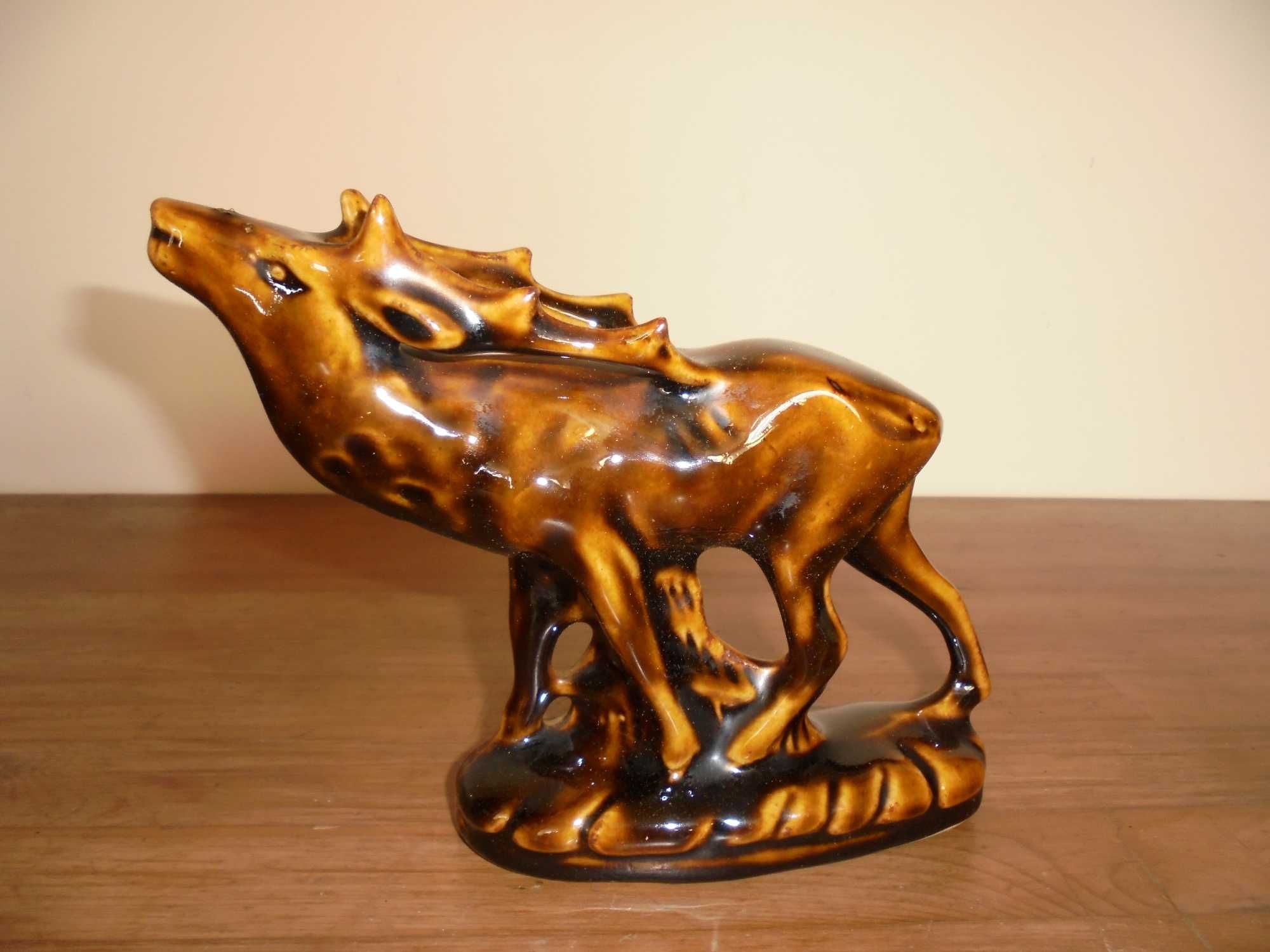 gliniana figurka jelenia