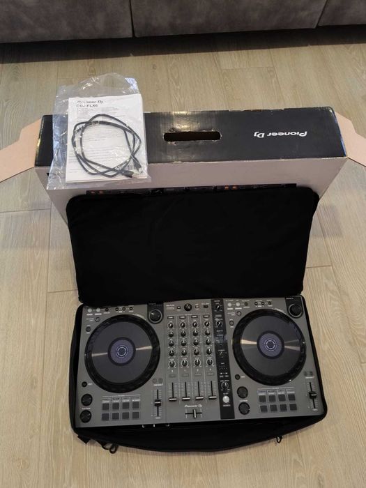 Pioneer DDJ-FLX6-GT (Controlador de 4 canais) + Mala de transporte.