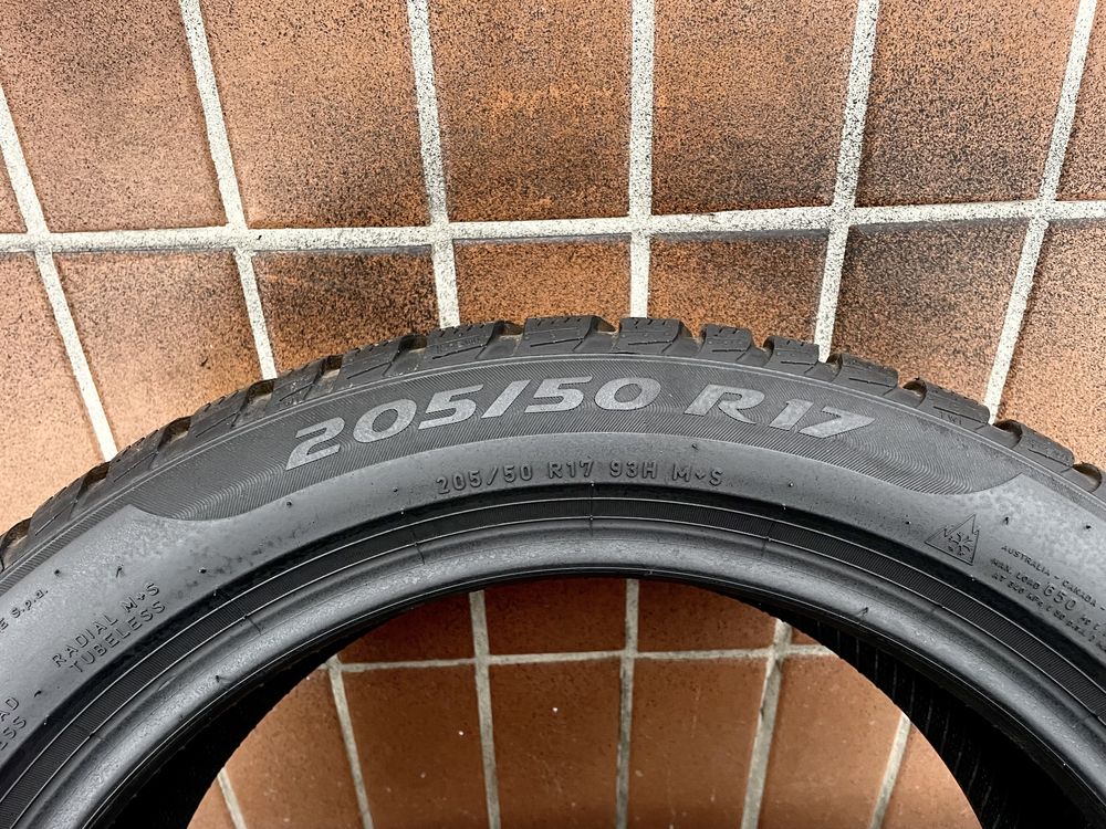 Зима 4шт Pirelli Sottozero 3 205/50 R17 93H AO1