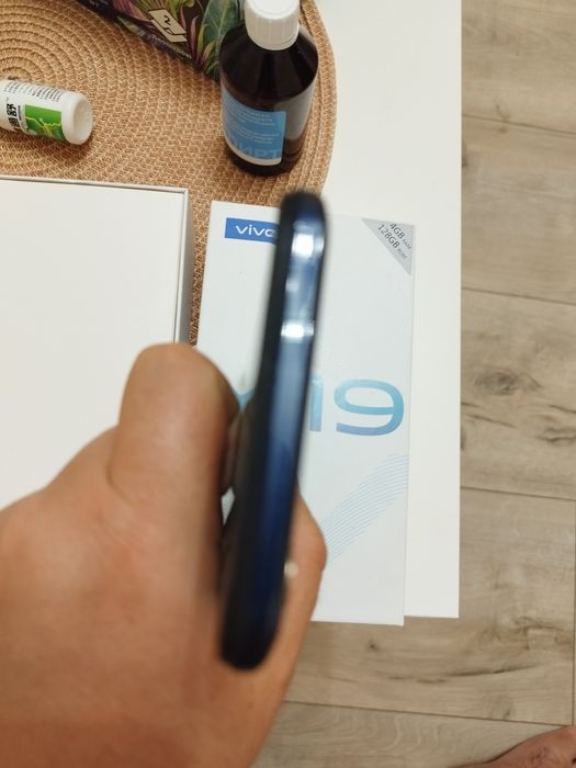 VIVO Y19 4gb RAM  128gb ROM отличное состояние