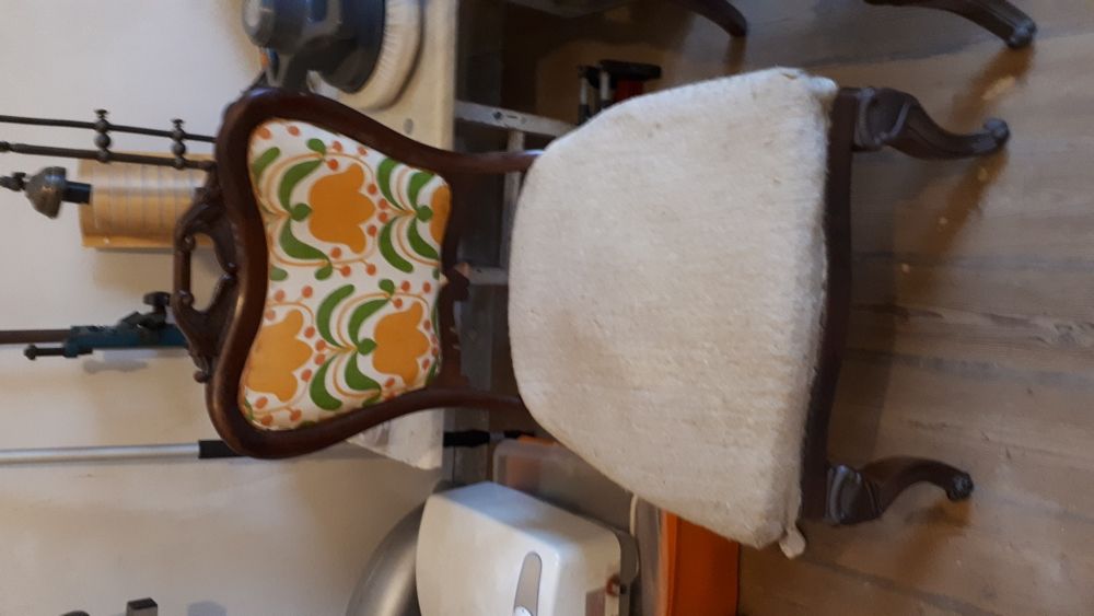 Krzesła antyk do własnej aranżacji.