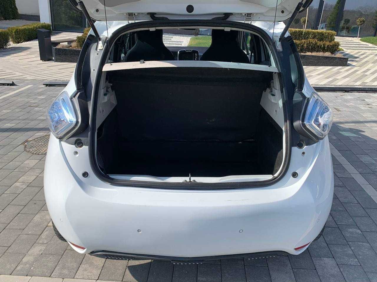 Прокат електромобіля Renault Zoe — економно та зручно