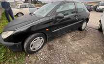 Carro Peugeot 206 - acidentado