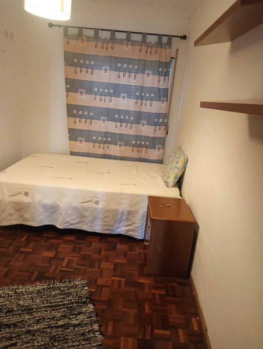 Arrenda-se quarto