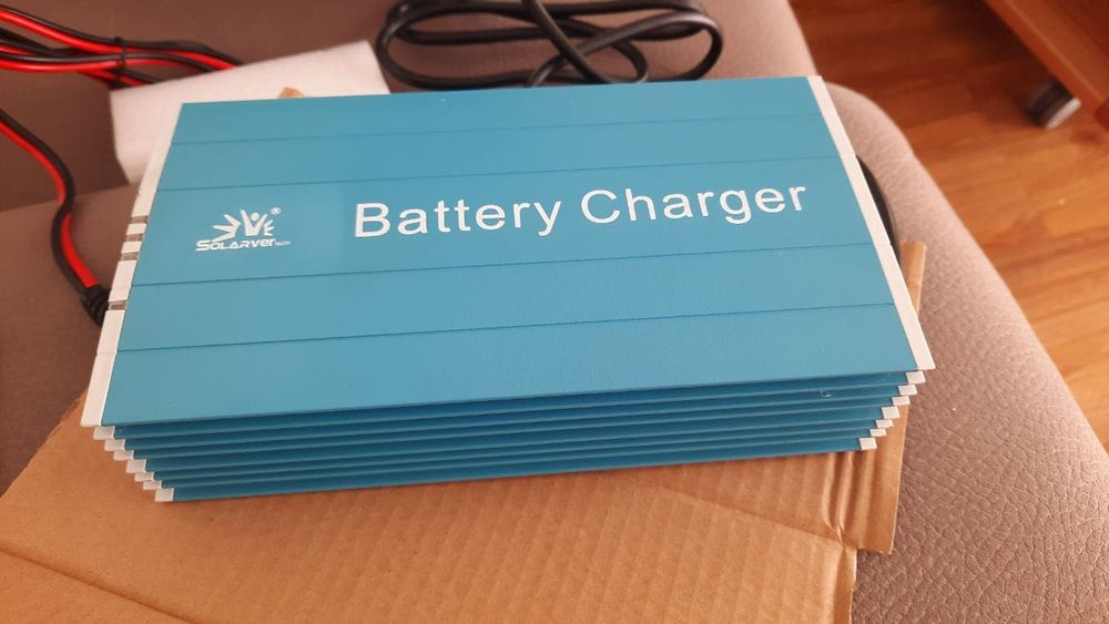 Зарядний пристрій - блок живлення 12 В