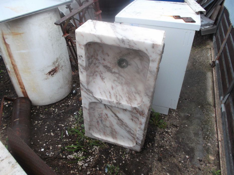 Pias antigas em pedra