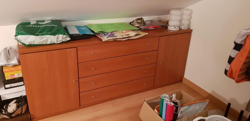 Aparador com 4 gavetas (usado)