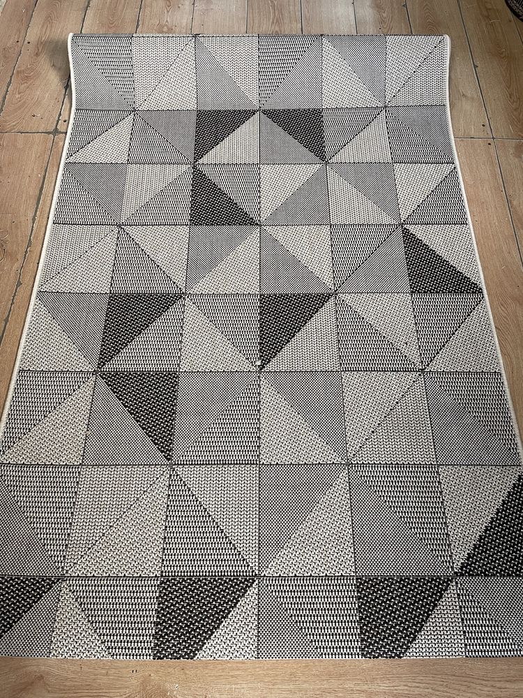 Безворсові коврові доріжки та килими на резині Karat Flex. Гума латекс