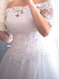 Suknia ślubna Celise, materiał