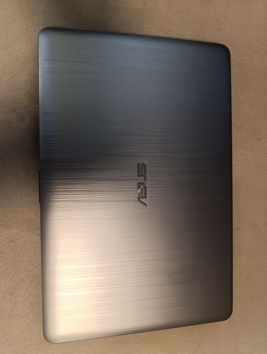 Asus vivobook_15 X540U ( 2018 p )