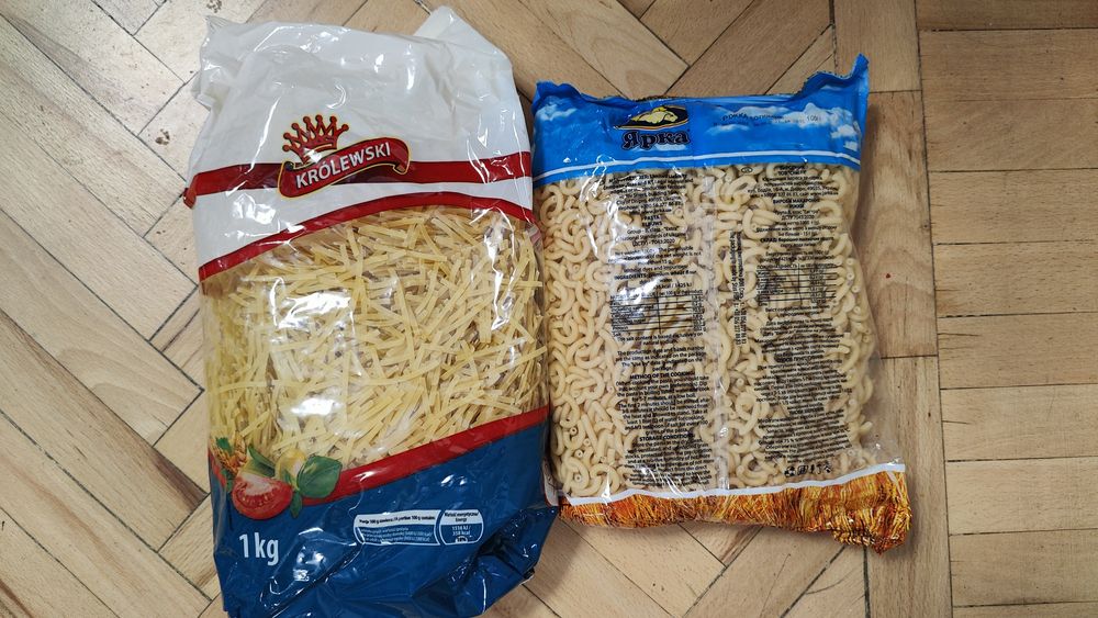 Меняю  Макароны пена для бритья,станки,зубная паста, и другое(на фото)